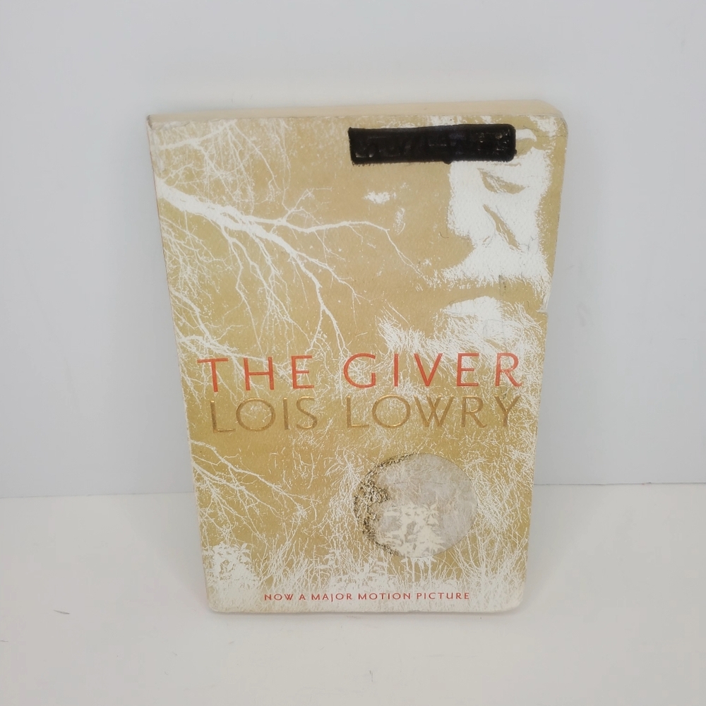 The Giver by Lois‎ Lowry~ Paperback